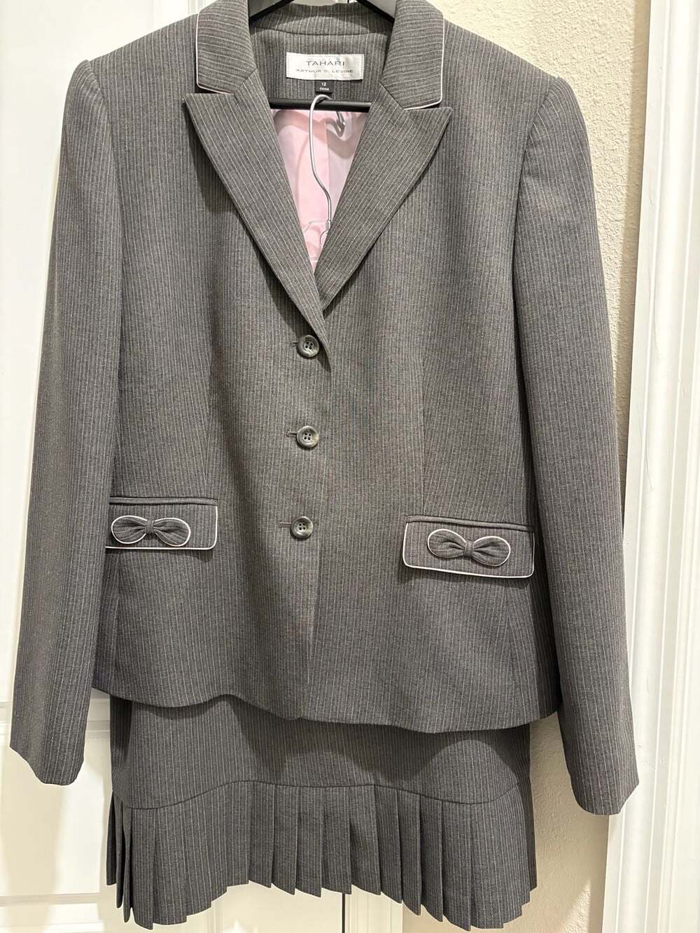 Tahari Arthur S. Levine Gray Pinstripe Skirt Suit Set Size 12